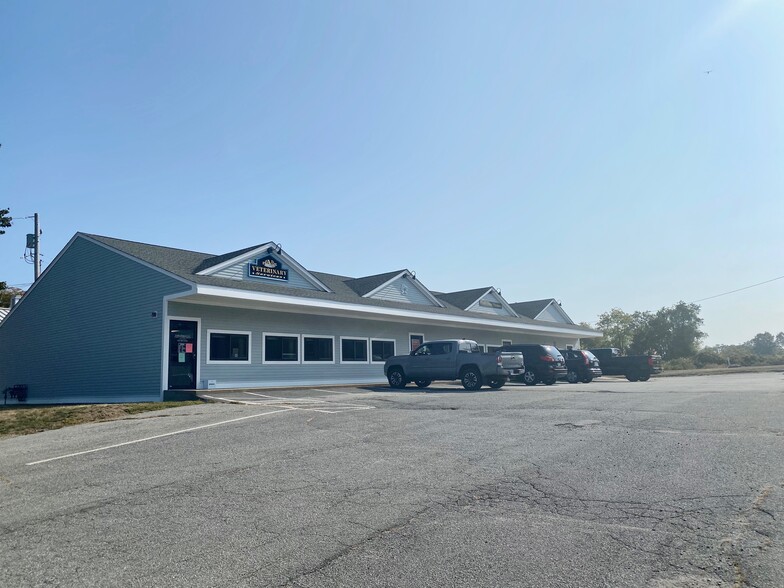 2477 E Main Rd, Portsmouth, RI for sale - Building Photo - Image 1 of 1