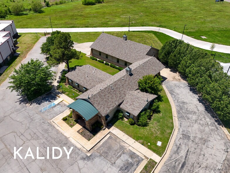 14909 N Kelly Ave, Edmond, OK à louer - Photo du bâtiment - Image 2 de 54