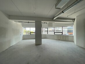 555 Sixth St, New Westminster, BC à louer Photo intérieure- Image 2 de 5