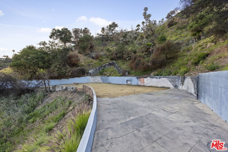 16613 Pequeno Pl, Pacific Palisades, CA for sale - Building Photo - Image 3 of 8
