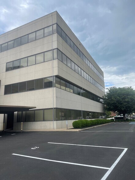 1233 Main St, Wheeling, WV à louer - Photo du bâtiment - Image 2 de 6