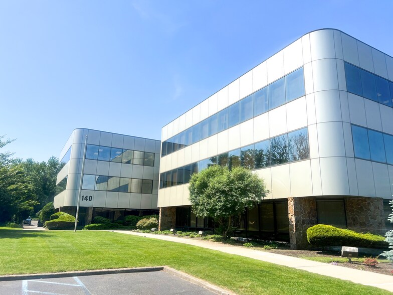 140 Fell Ct, Hauppauge, NY for lease - Building Photo - Image 2 of 15