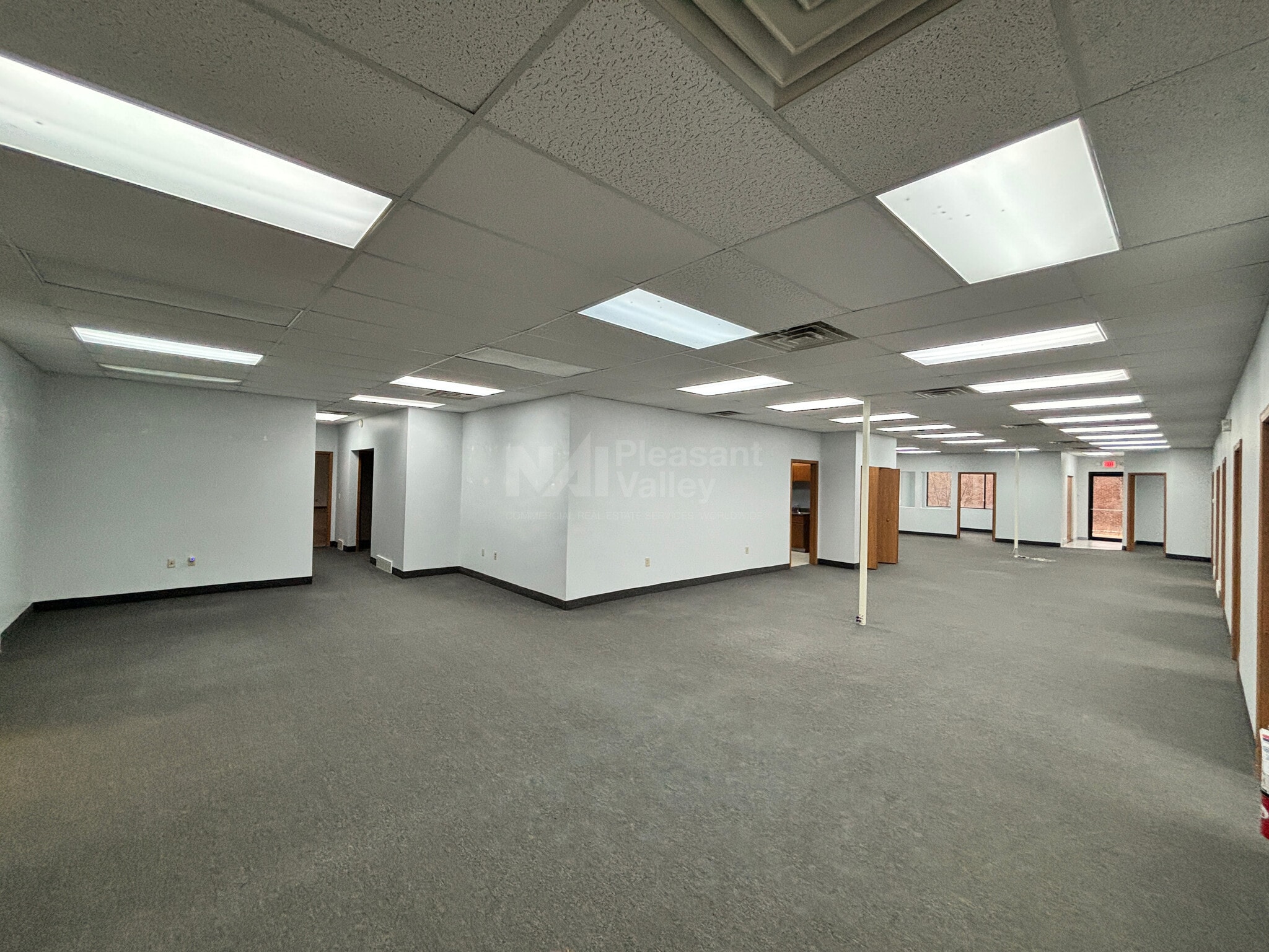 8252 Darrow Rd, Twinsburg, OH for lease Building Photo- Image 1 of 2