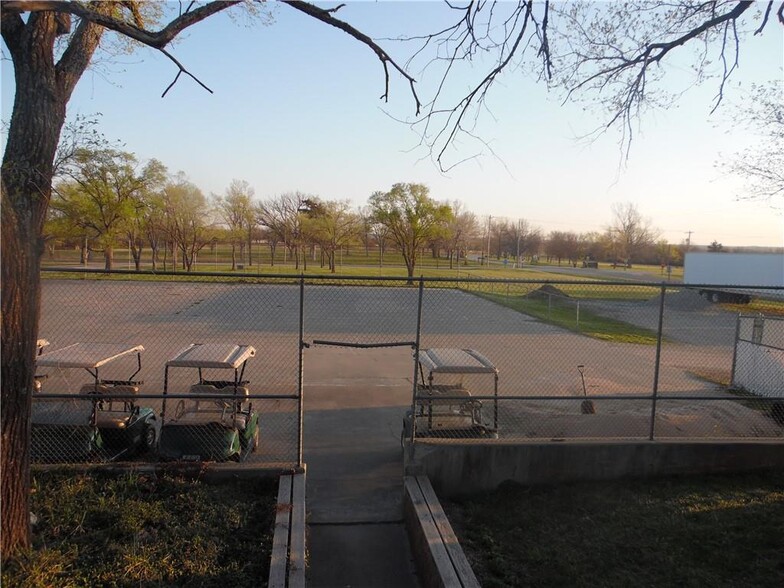 22975 Highway 368, Vassar, KS à vendre - Photo du bâtiment - Image 3 de 5