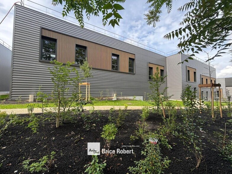 73 Route De Corbas, Vénissieux for lease - Building Photo - Image 1 of 5