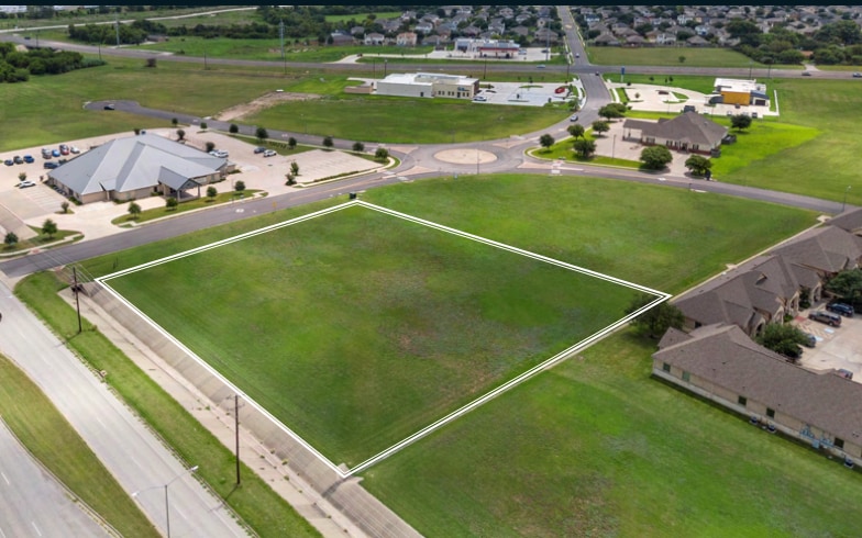 2401 Ambassador dr, Waco, TX à vendre - Photo du bâtiment - Image 2 de 4