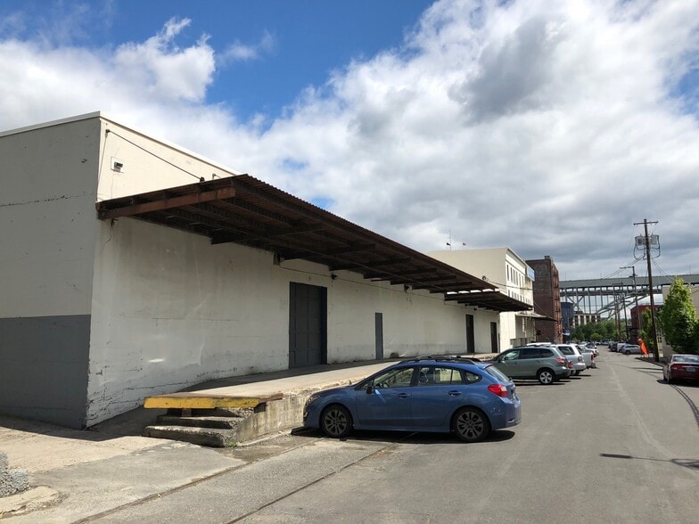 1919 NW 19th Ave, Portland, OR for lease - Building Photo - Image 2 of 8