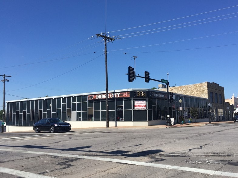 11101 Johnson Dr, Shawnee, KS for lease - Building Photo - Image 1 of 1