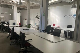 Plus de détails pour Multi-résidentiel à vendre