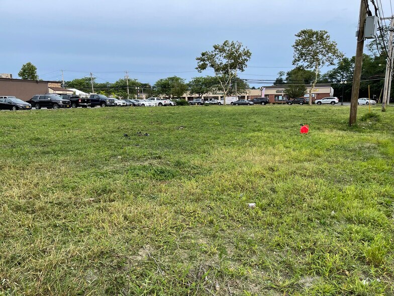 331 Montauk Hwy, East Islip, NY à louer - Photo de construction - Image 2 de 5