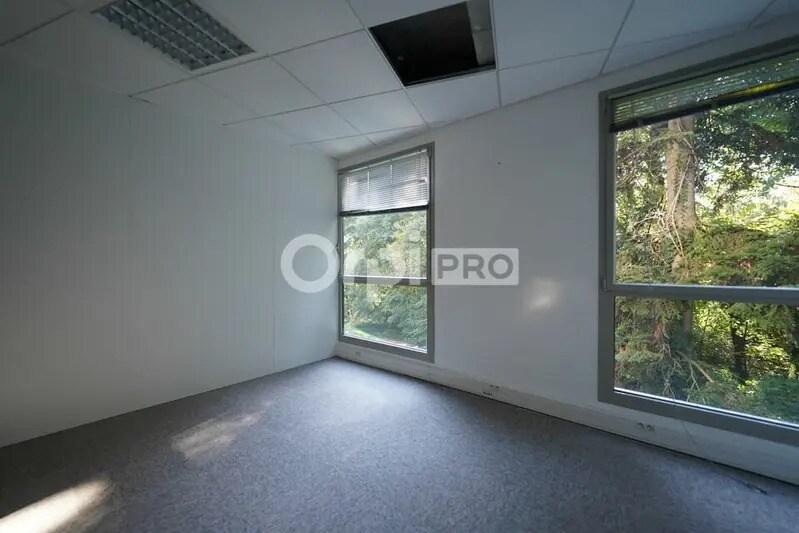 Office in Écully for lease - Interior Photo - Image 2 of 7