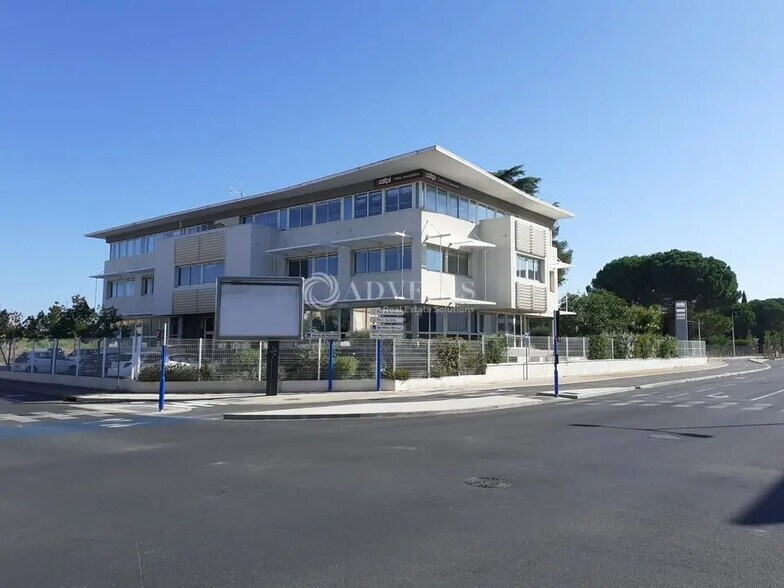 Office in Montpellier for lease - Building Photo - Image 2 of 7