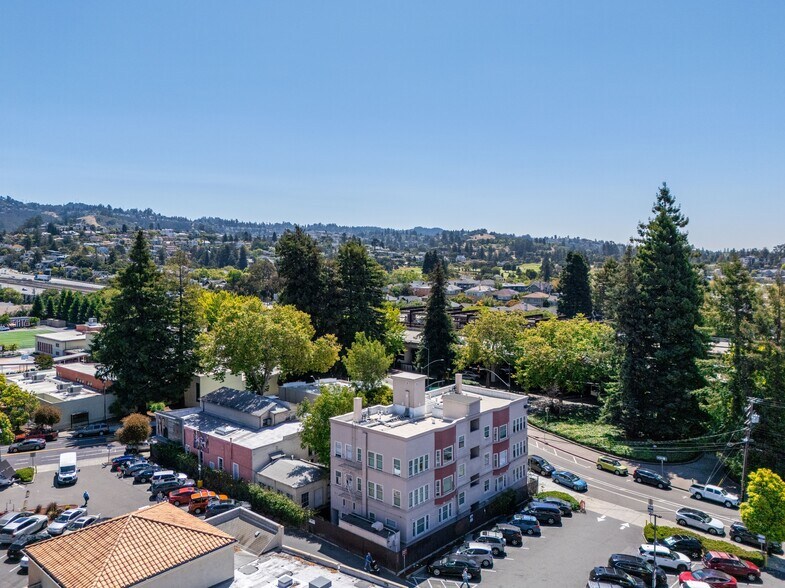 5687 Miles Ave, Oakland, CA à vendre - Photo du bâtiment - Image 3 de 13