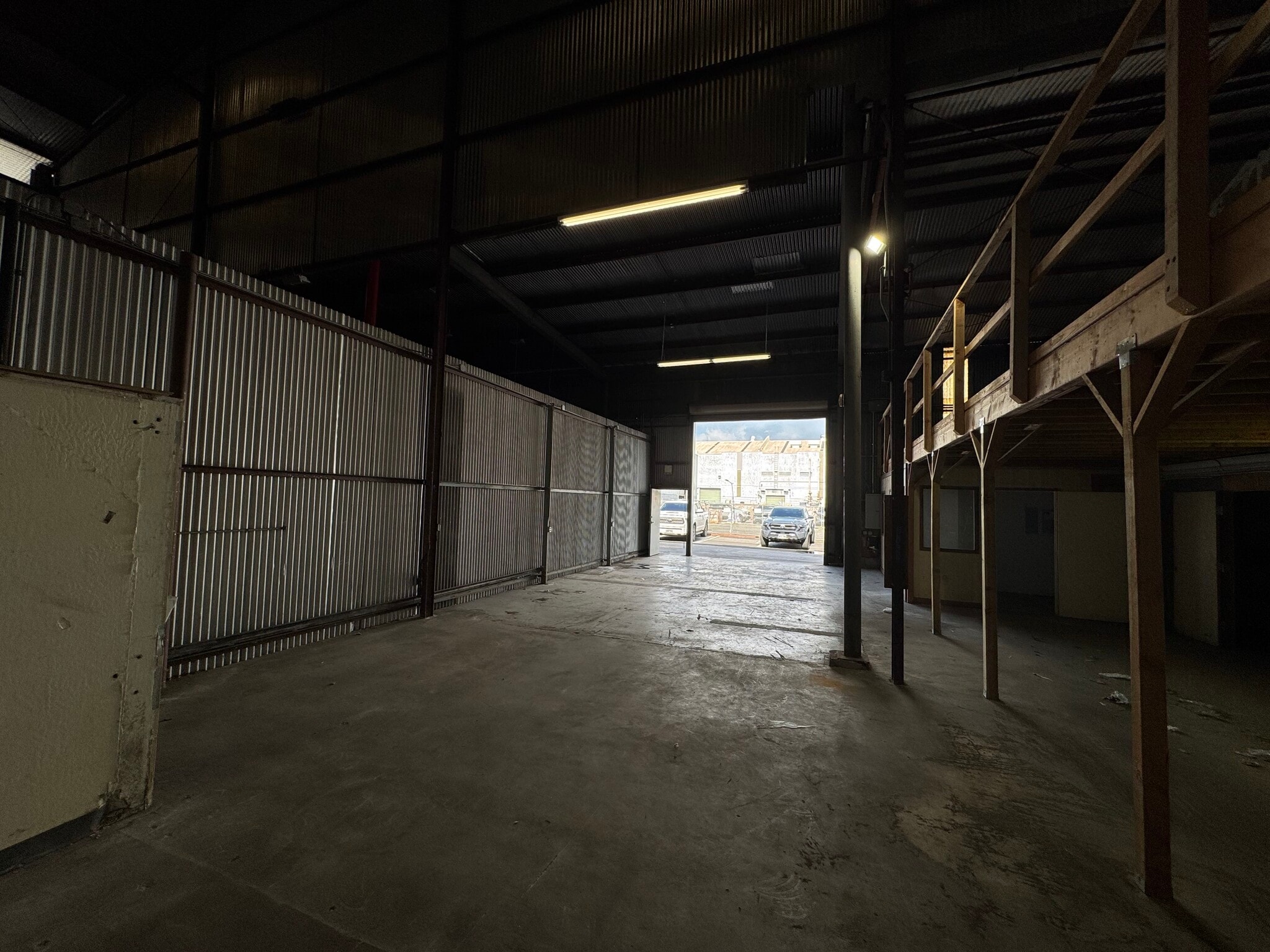 926 Kohou St, Honolulu, HI for lease Interior Photo- Image 1 of 5