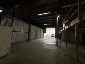 926 Kohou St, Honolulu, HI for lease Interior Photo- Image 1 of 5