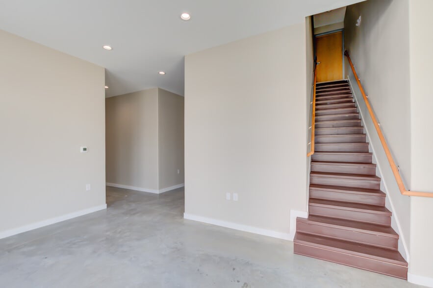 1600 Dungan Ln, Austin, TX à louer - Photo du bâtiment - Image 3 de 20