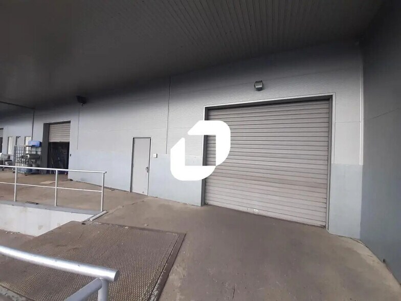 Bureau dans Sucy-en-Brie à louer - Photo du bâtiment - Image 2 de 3