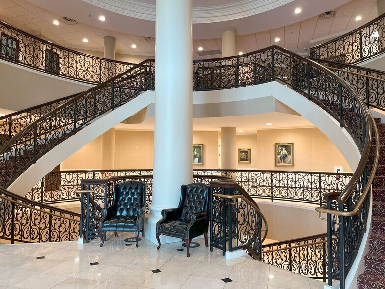 4425 N Port Washington Rd, Glendale, WI à louer - Hall d’entrée - Image 3 de 12