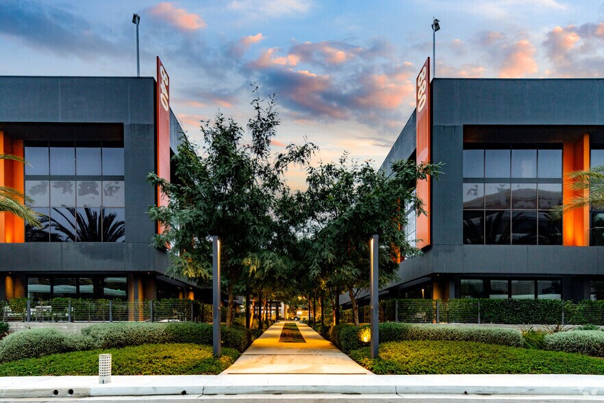 880 Apollo St, El Segundo, CA à louer - Photo du bâtiment - Image 3 de 10