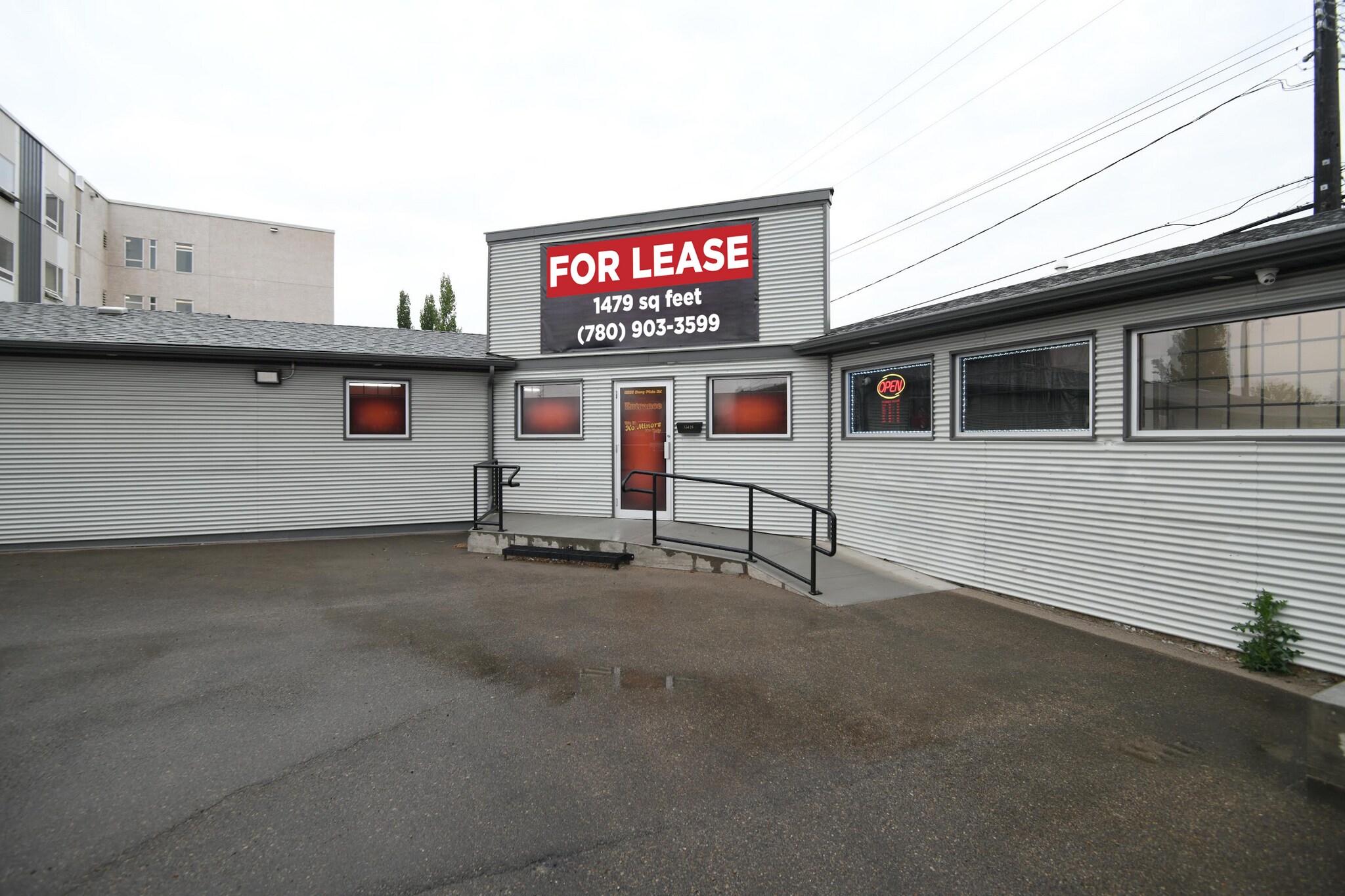 15826 Stony Plain Rd, Edmonton, AB for lease Primary Photo- Image 1 of 13