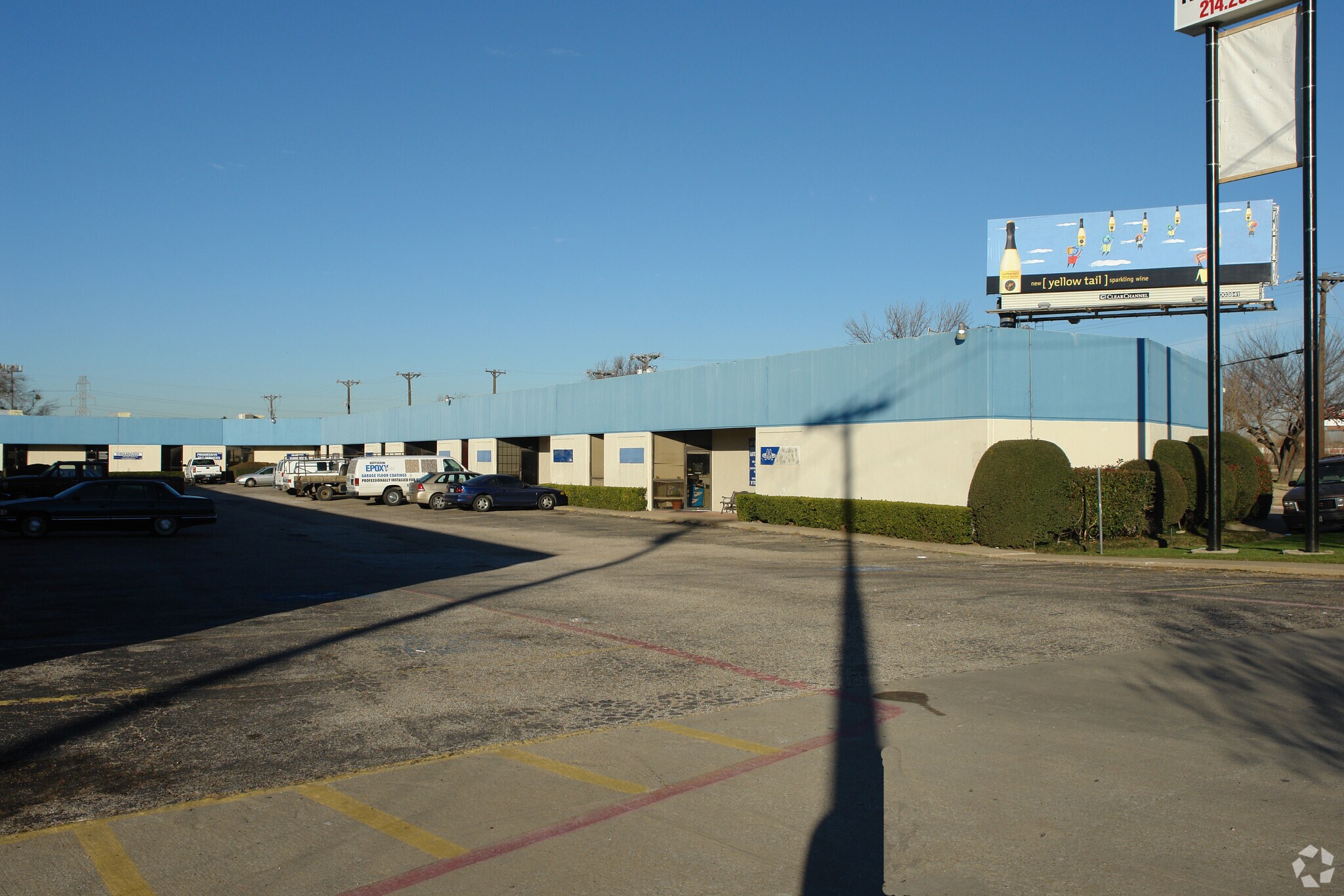 1015 N Interstate 35E, Carrollton, TX à louer Photo principale- Image 1 de 4