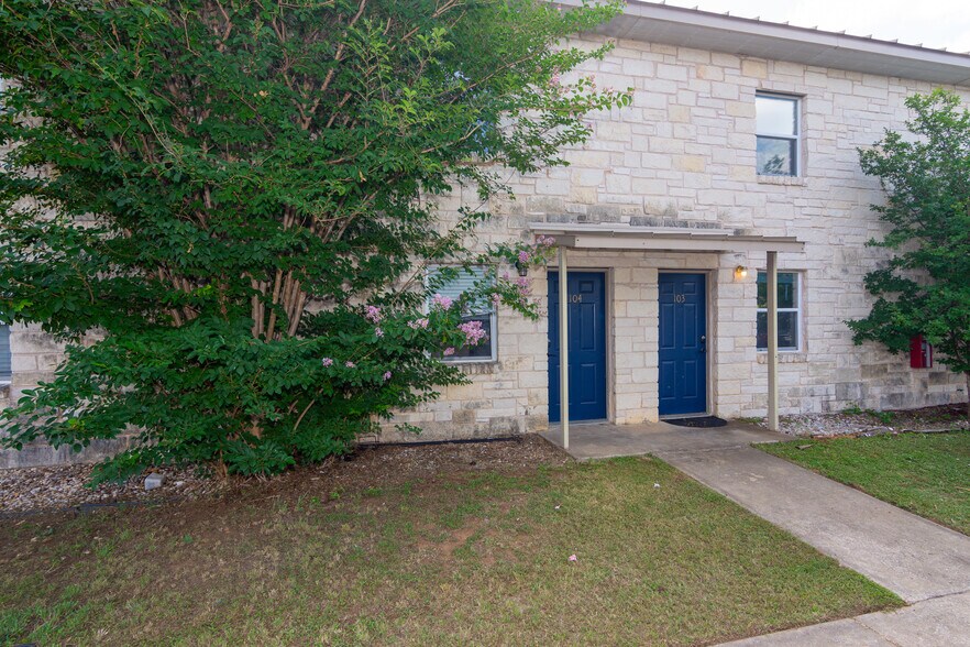 114 Scofield Ave, Johnson City, TX à vendre - Photo du bâtiment - Image 2 de 73