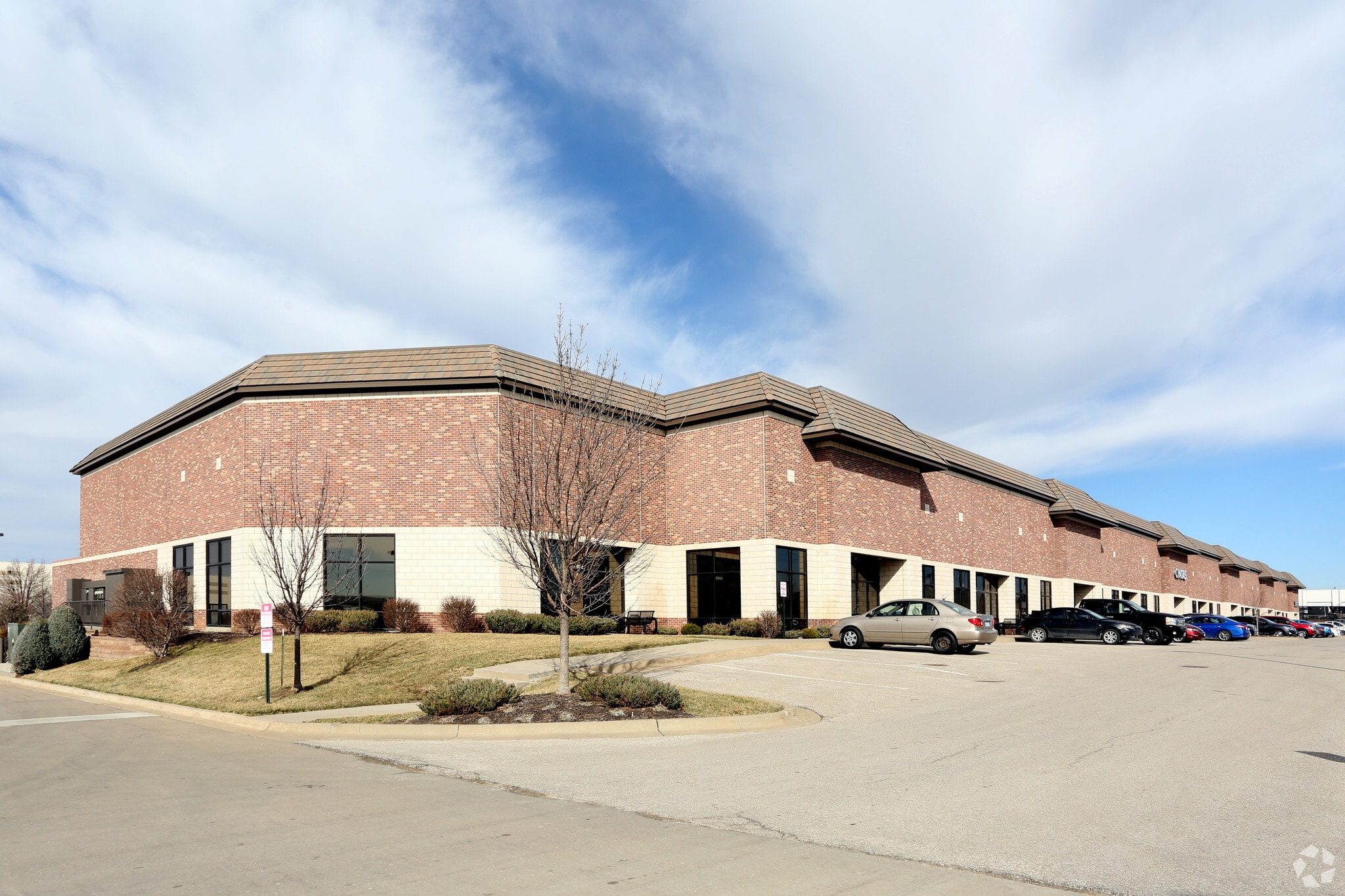 10000-10098 Lackman Rd, Lenexa, KS for lease Primary Photo- Image 1 of 16