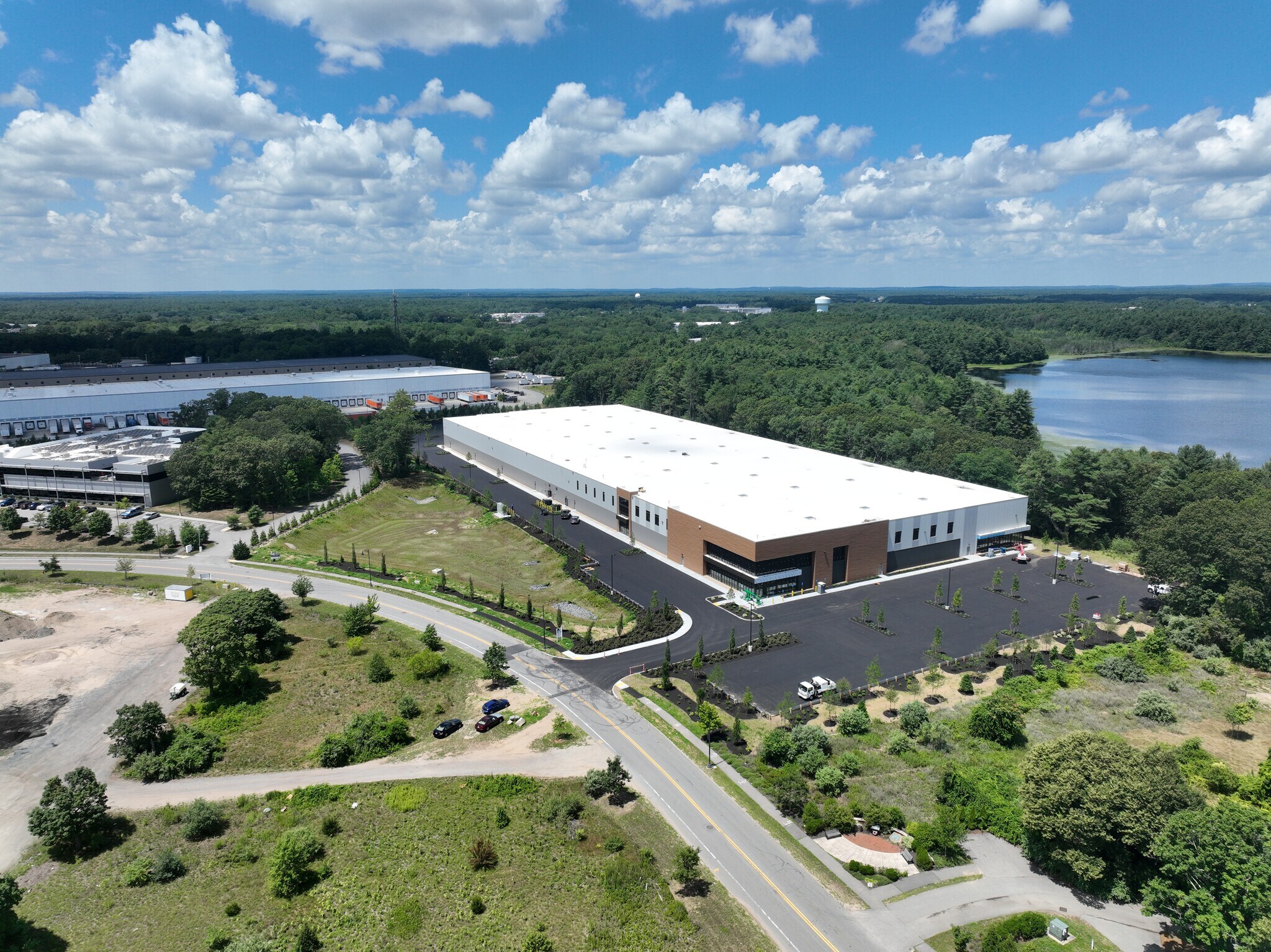 55 Dever Dr, Taunton, MA à louer Photo du bâtiment- Image 1 de 8