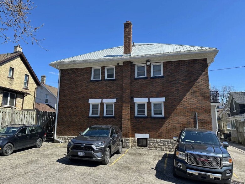 58 Madison Av N, Kitchener, ON à vendre - Photo du bâtiment - Image 3 de 4
