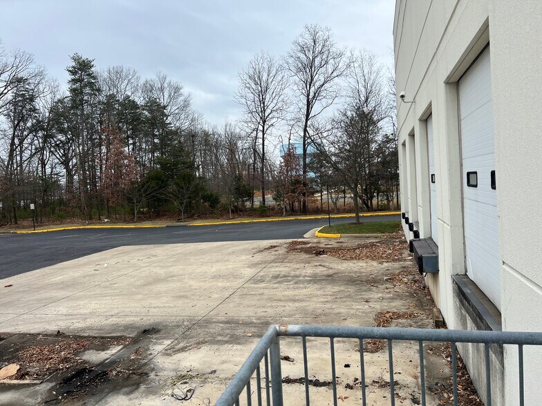 7689 Limestone Dr, Gainesville, VA à louer - Photo du bâtiment - Image 2 de 5