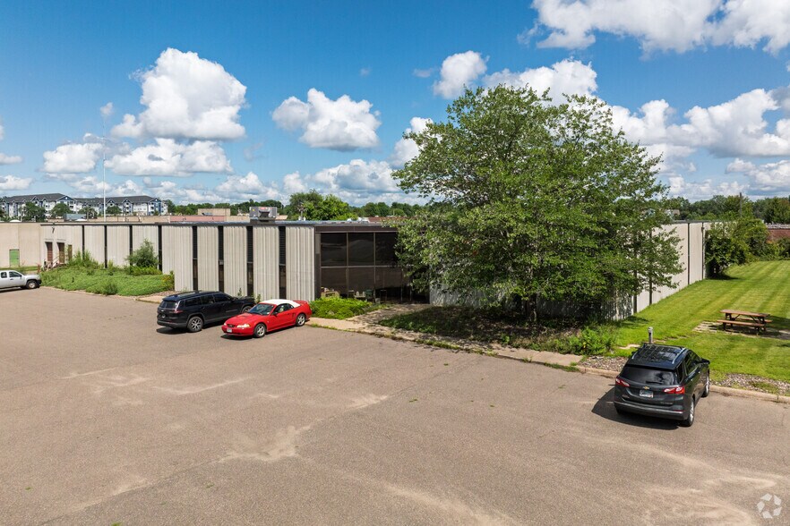 3560 Hoffman Rd E, Vadnais Heights, MN à vendre - Photo du bâtiment - Image 2 de 4