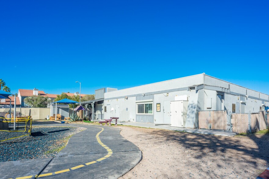 555 Page St, Las Vegas, NV à louer - Photo du bâtiment - Image 3 de 9