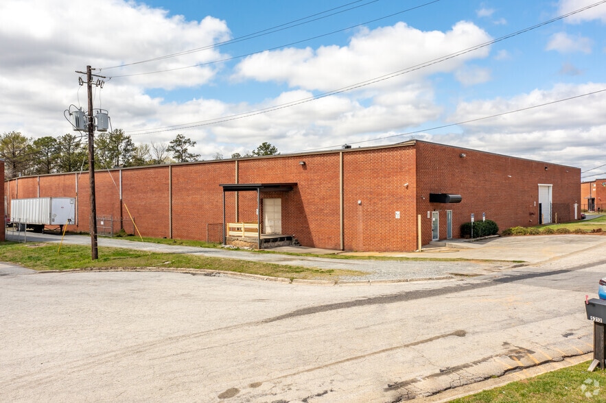 3021 Olympic Industrial Dr SE, Smyrna, GA for lease - Building Photo - Image 3 of 7