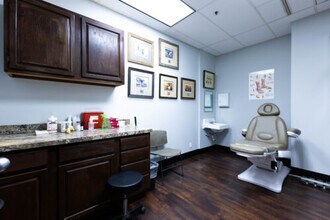 3525 Prytania St, New Orleans, LA for lease Interior Photo- Image 2 of 13