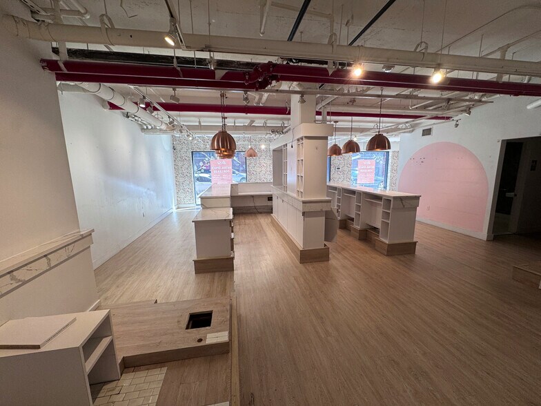 204 Wythe Ave, Brooklyn, NY for lease - Interior Photo - Image 3 of 9