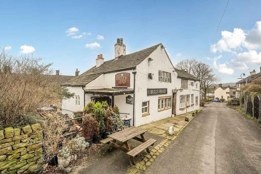 78 Old Rd, Glossop for sale - Primary Photo - Image 1 of 9