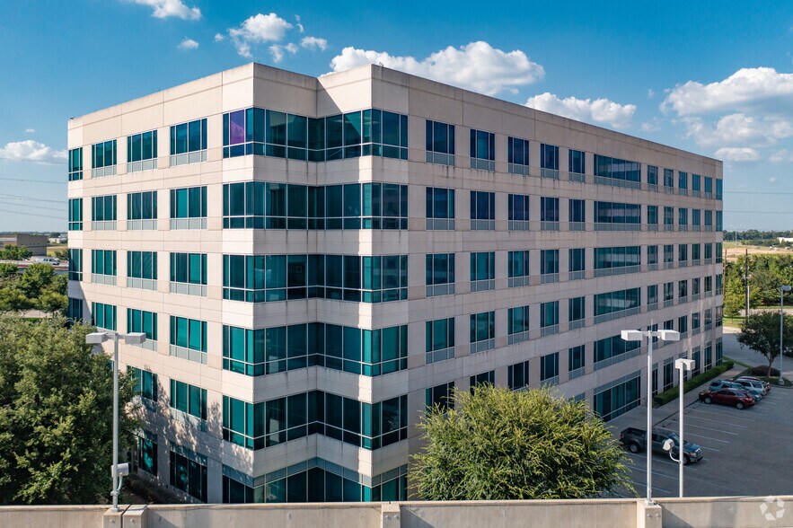 5775-5875 N Sam Houston Pky W, Houston, TX à louer - Photo du bâtiment - Image 3 de 15
