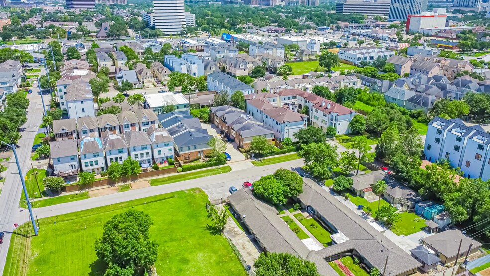 3003 Bering Dr, Houston, TX à vendre - Photo du bâtiment - Image 3 de 11