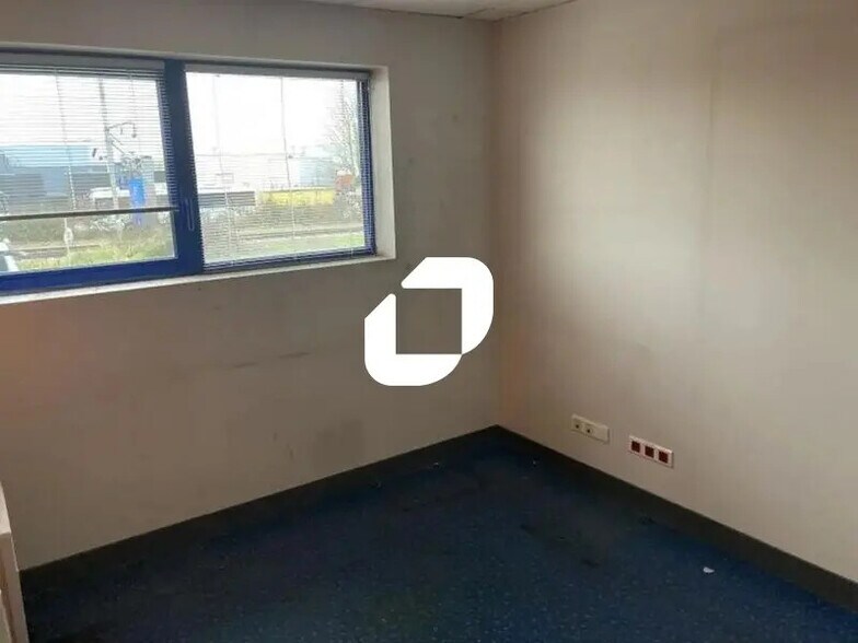 Flex dans Mitry-Mory à louer - Photo du bâtiment - Image 2 de 10