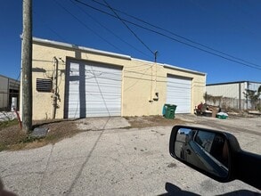 1002 SE 9th St, Cape Coral, FL for lease Building Photo- Image 2 of 34