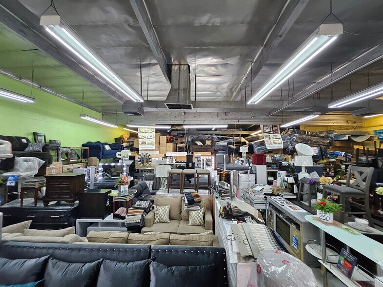 9727 Alondra Blvd, Bellflower, CA à vendre - Photo intérieure - Image 2 de 9