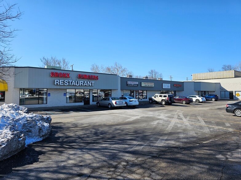 32683-32747 Mound Rd, Warren, MI for lease - Building Photo - Image 2 of 5