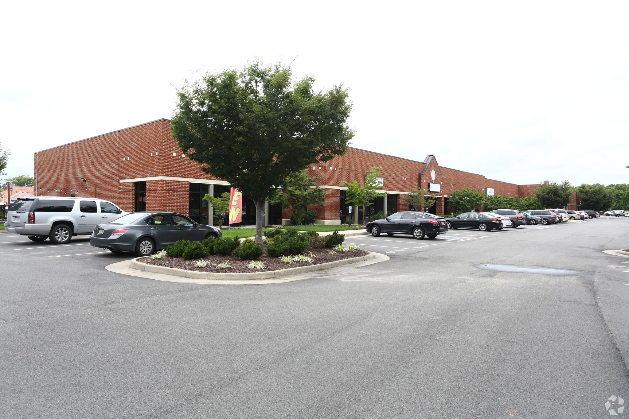 9555 Kings Charter Dr, Ashland, VA for lease Primary Photo- Image 1 of 13