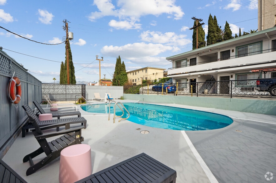 220 S Alvarado St, Los Angeles, CA for sale - Building Photo - Image 2 of 45
