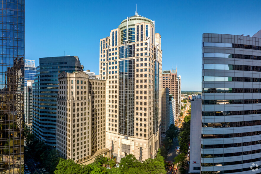 112 S Tryon St, Charlotte, NC for lease - Primary Photo - Image 1 of 39