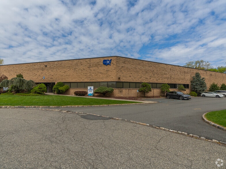 3 Sperry Rd, Fairfield, NJ à louer - Photo du bâtiment - Image 1 de 13