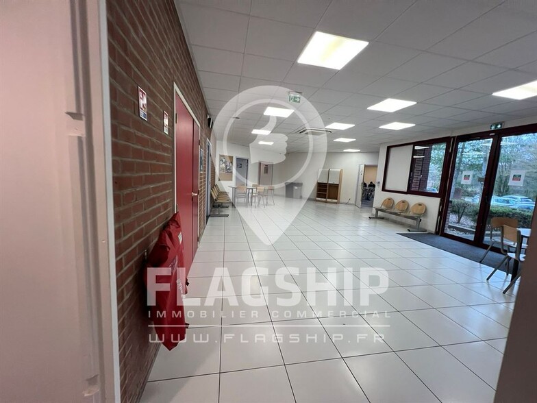 Office in Champs-sur-Marne for lease - Building Photo - Image 3 of 5