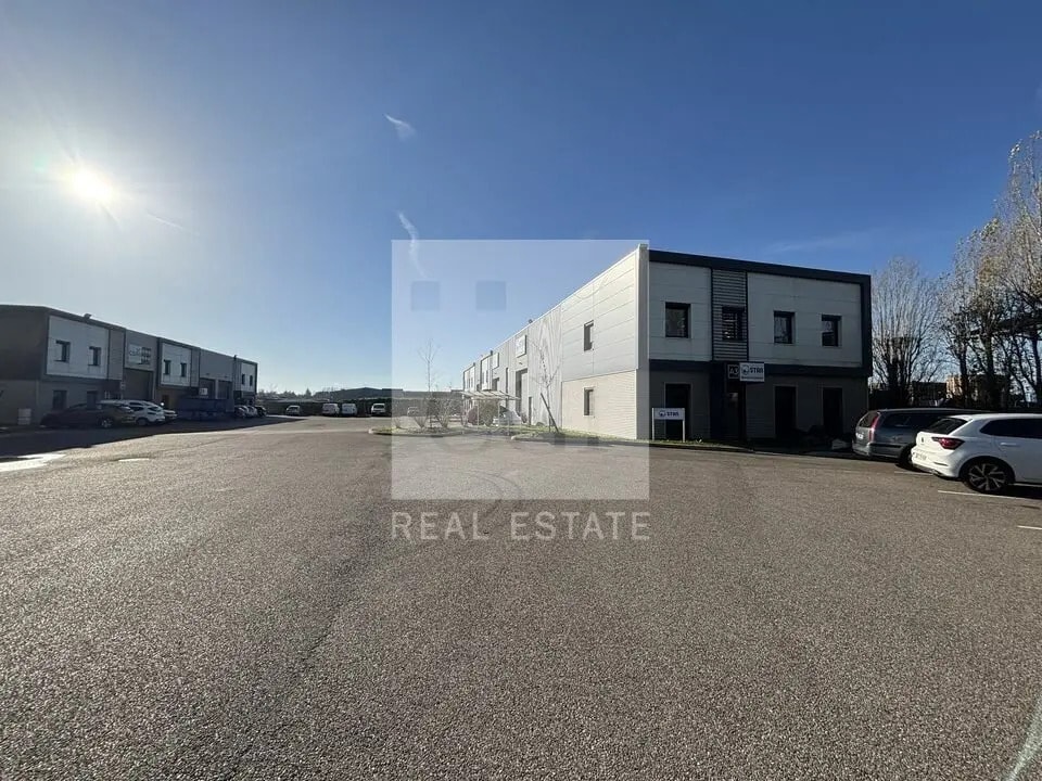 Flex in Saint-Priest for lease Building Photo- Image 1 of 9