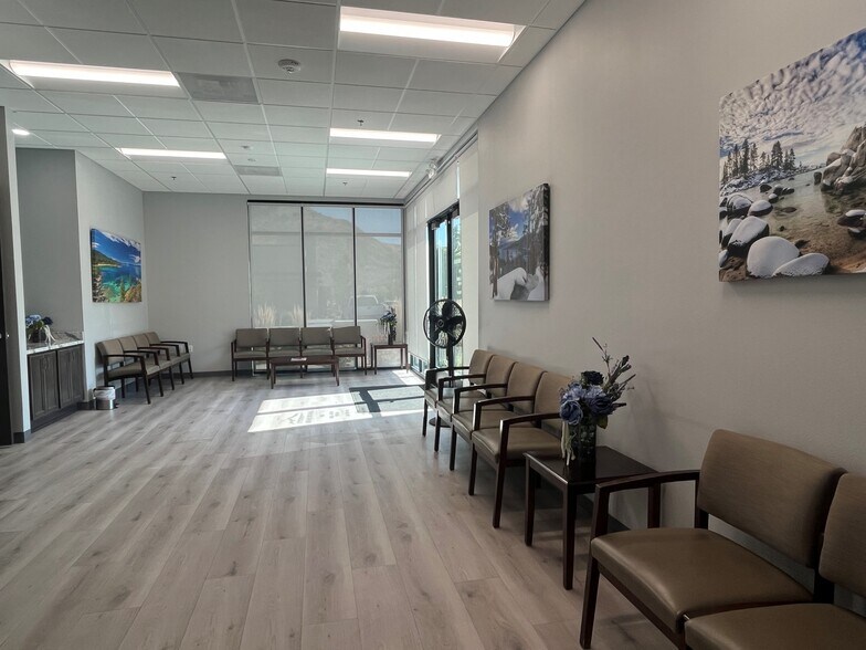 5458 Reno Corporate Dr, Reno, NV à louer - Photo du bâtiment - Image 2 de 11