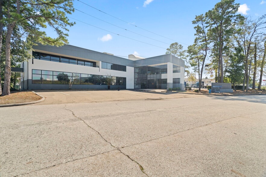 25010 Oakhurst Dr, Spring, TX à vendre - Photo du bâtiment - Image 2 de 48